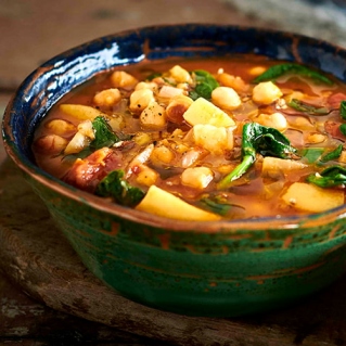 Spanish chickpea soup with spinach